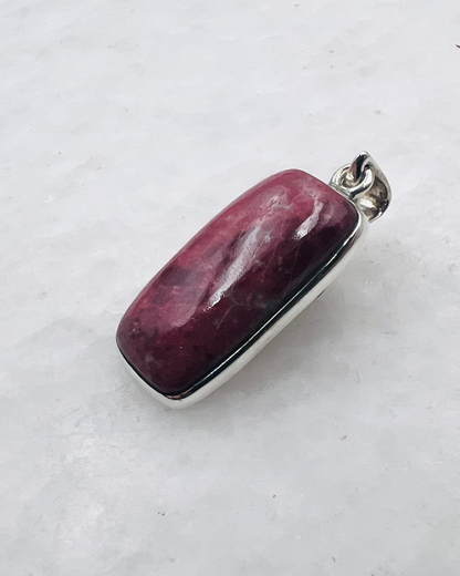 Thulite in 0.925 Silver