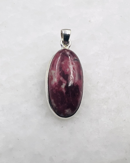 Thulite in 0.925 Silver
