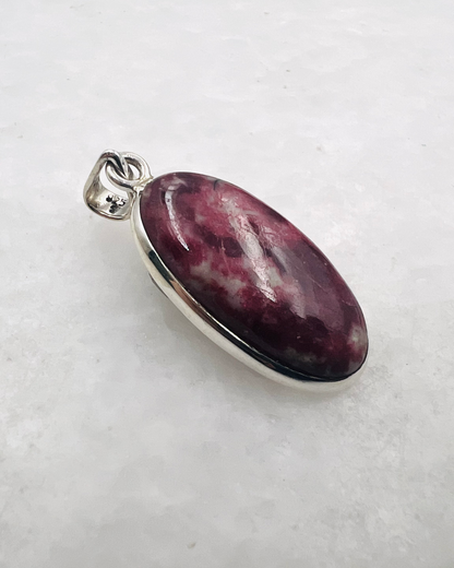 Thulite in 0.925 Silver