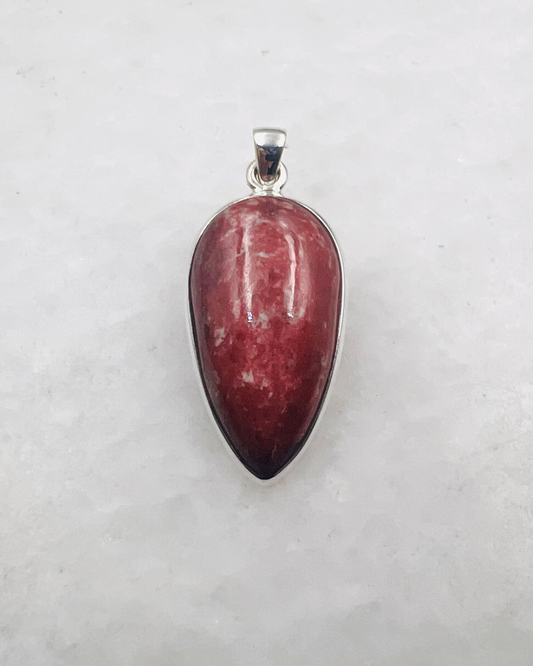 Thulite in 0.925 Silver