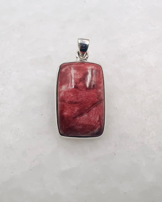 Thulite in 0.925 Silver