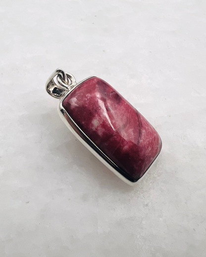 Thulite in 0.925 Silver