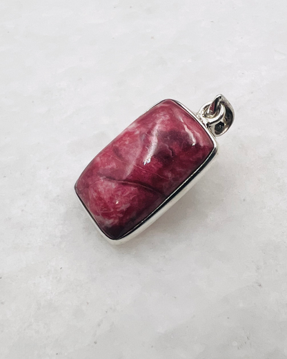 Thulite in 0.925 Silver