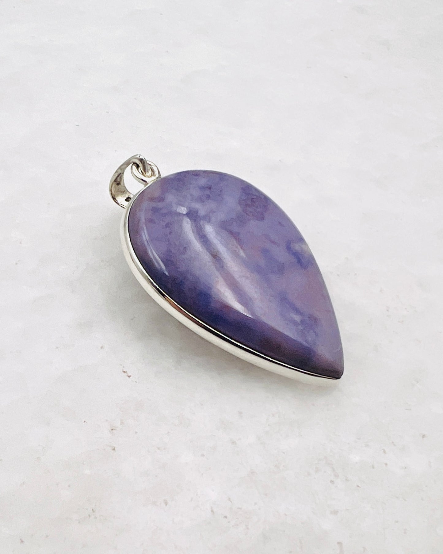 Lavendelfarbener Jade in 925er Silber