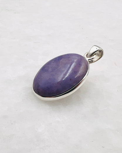 Lavendelfarbener Jade in 925er Silber