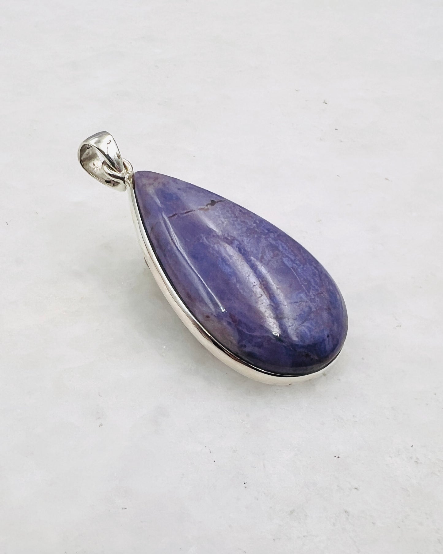 Lavendelfarbener Jade in 925er Silber