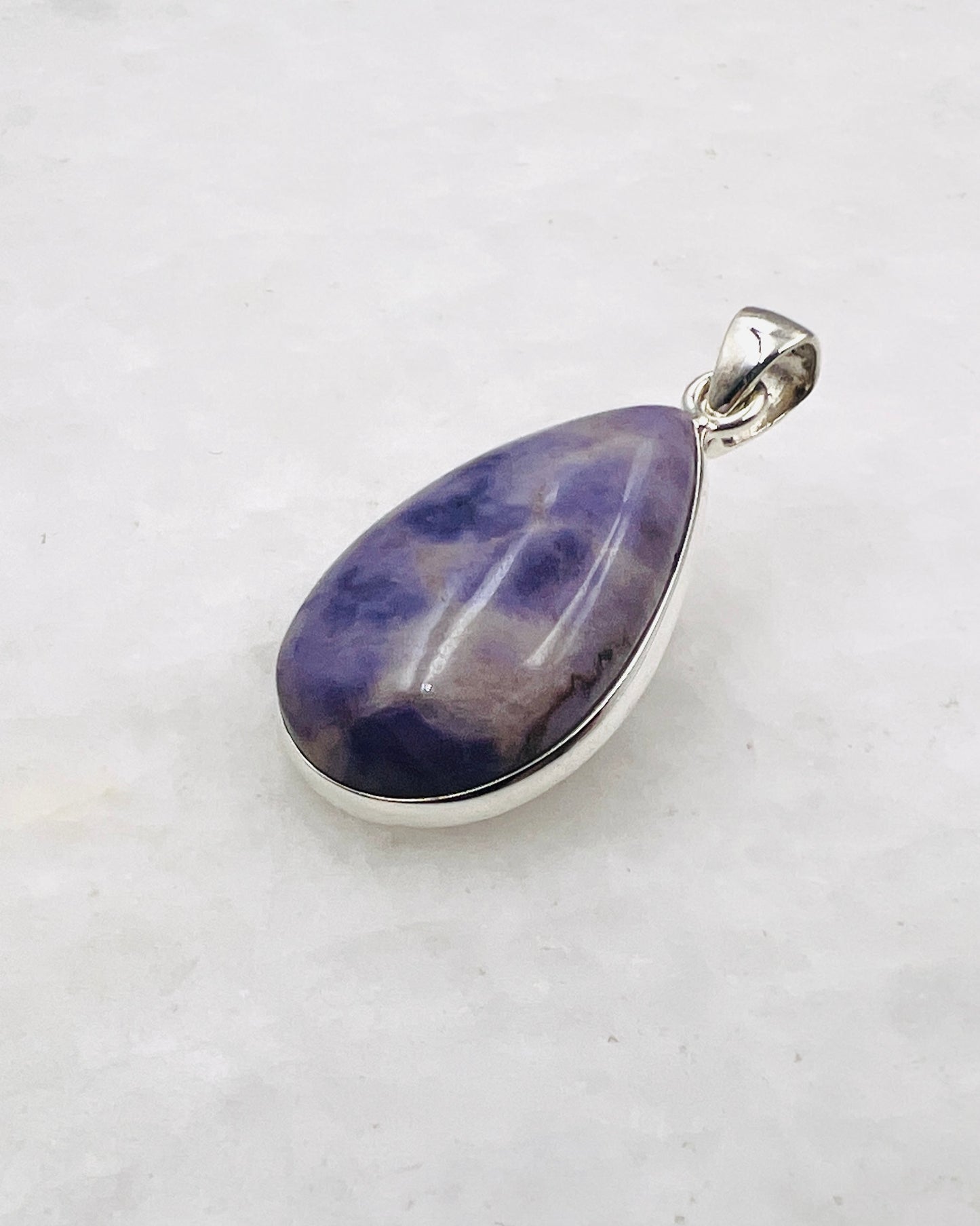 Lavendelfarbener Jade in 925er Silber