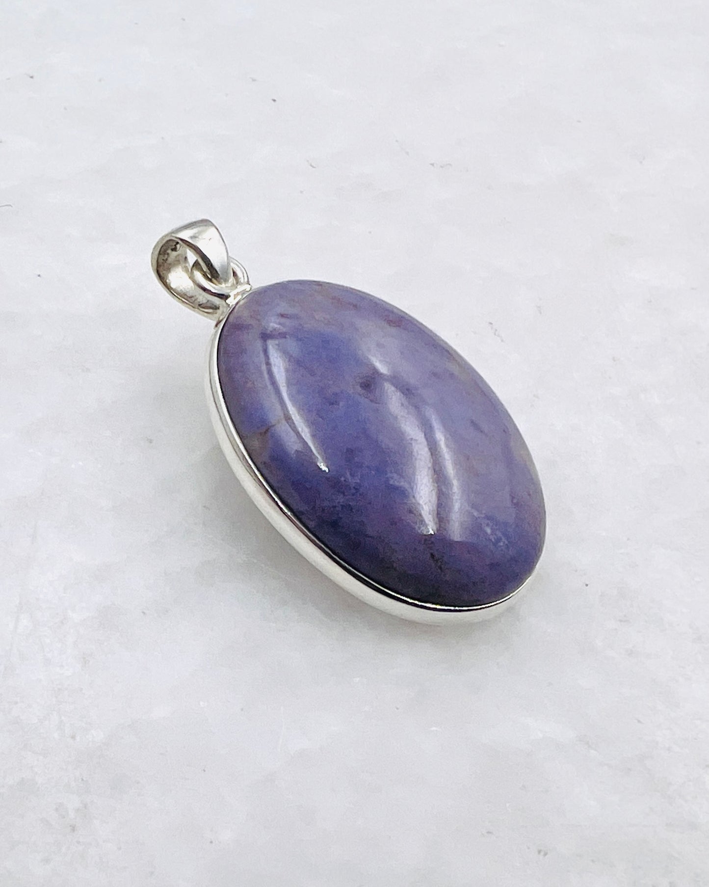 Lavendelfarbener Jade in 925er Silber