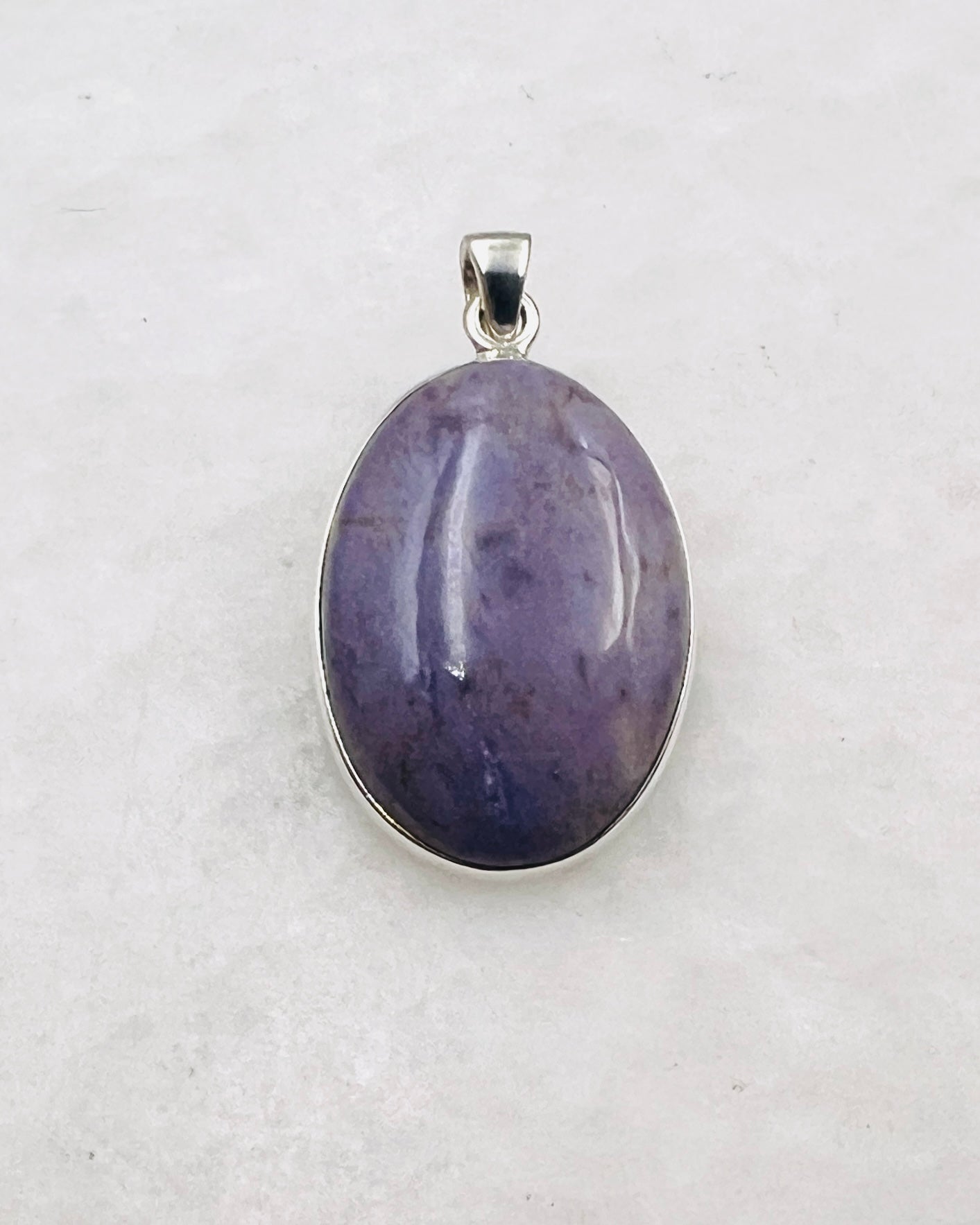 Lavendelfarbener Jade in 925er Silber