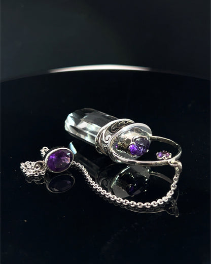 Straight 12 facet Crystal Point w/ Facetted Amethyst Accents in .925 Silver Setting w/ Fancy Cutwork Patterns as a Pendulum